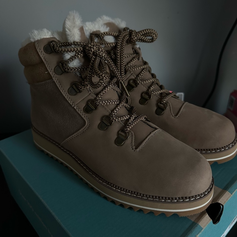 Tan Lace-Up Ankle Boots with Fur Trim